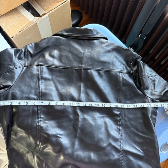 Black Lightweight Leather Jacket with Full-Length Zipper and Classic Design - Picture 10 of 12